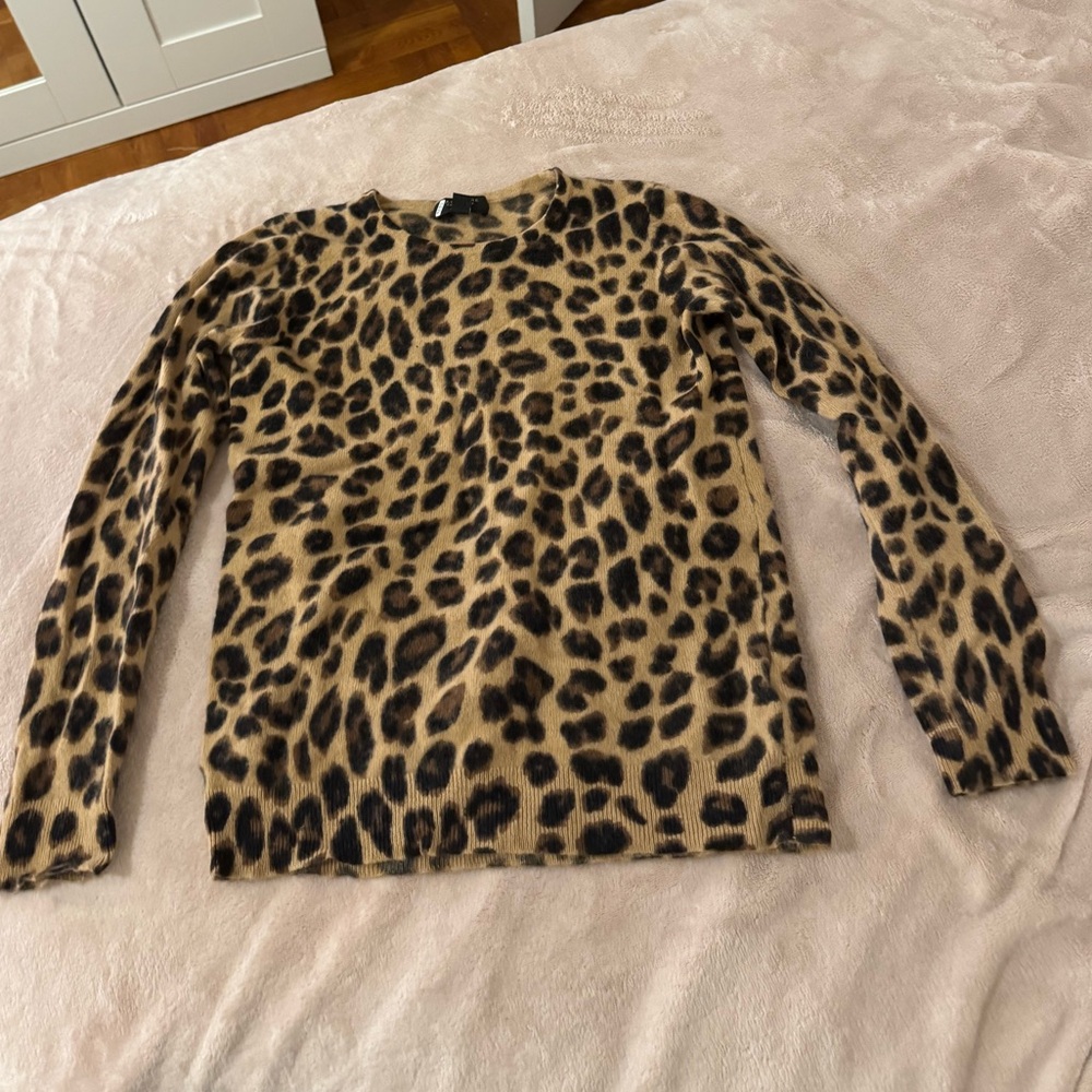 100% CASHMERE SWEATER